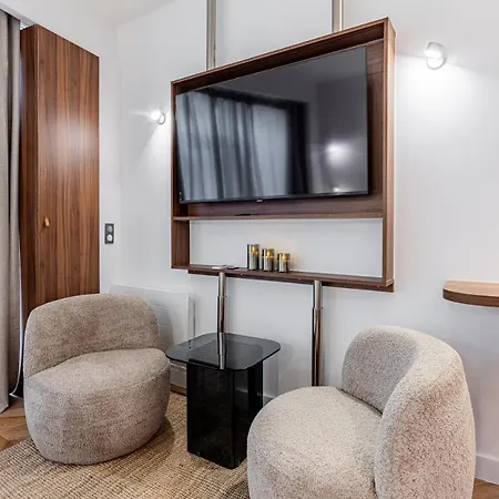 Typical Parisian In Le Marais#4 Pers *